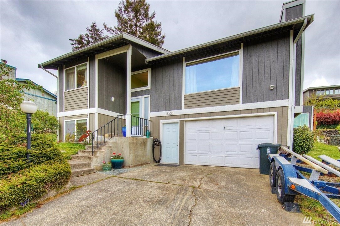 Property Photo:  1327 N Juniper St  WA 98406 