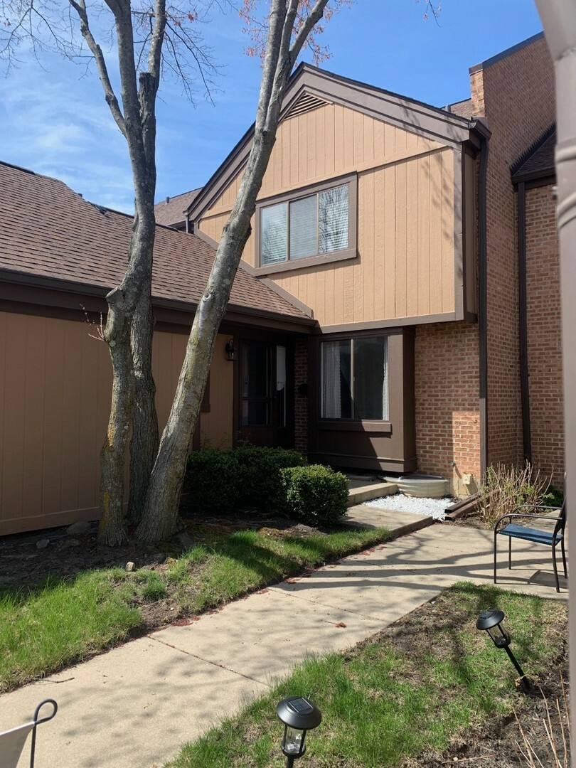 Property Photo:  1016 Fremont Court E  IL 60089 