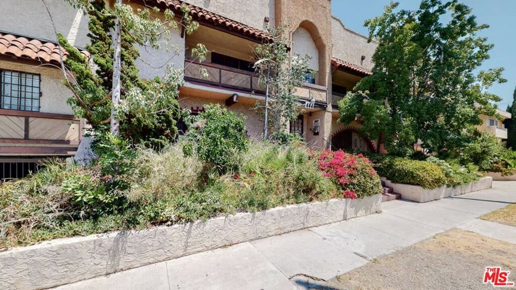 Property Photo:  444 S Gramercy Place 23  CA 90020 