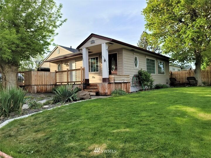 Property Photo:  161  F Street SW  WA 98823 