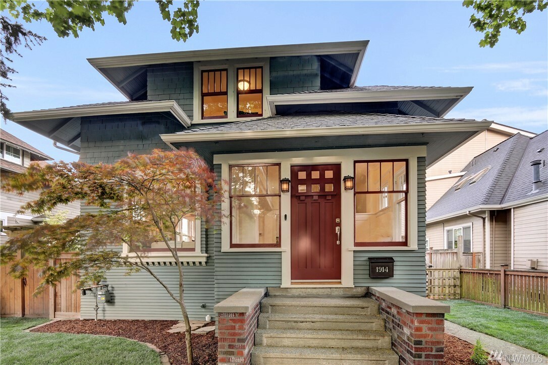 Property Photo:  1914 3rd Ave W  WA 98119 