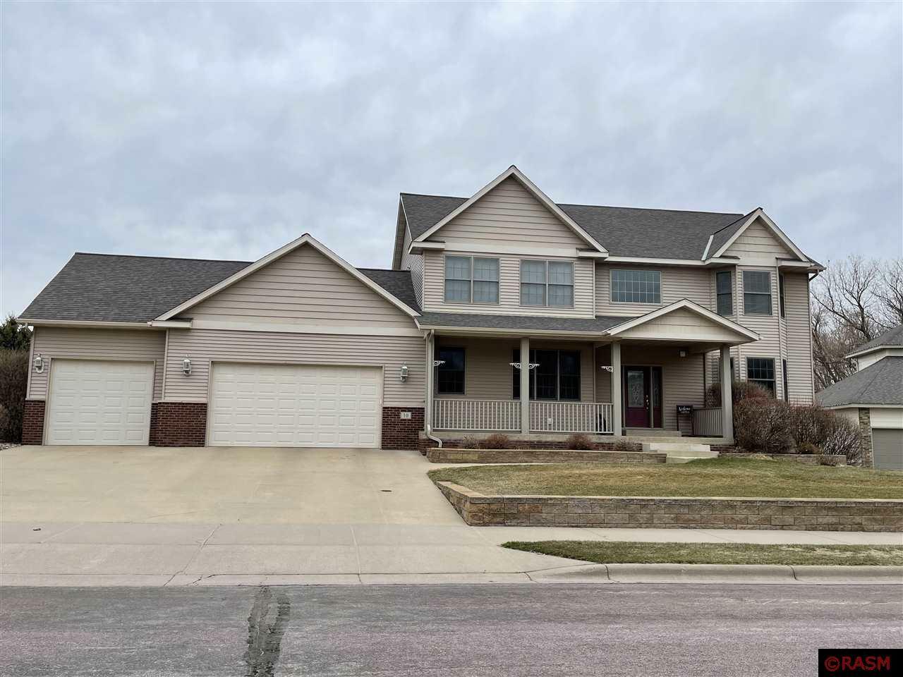 Property Photo: 10 Camden Court MN 56003