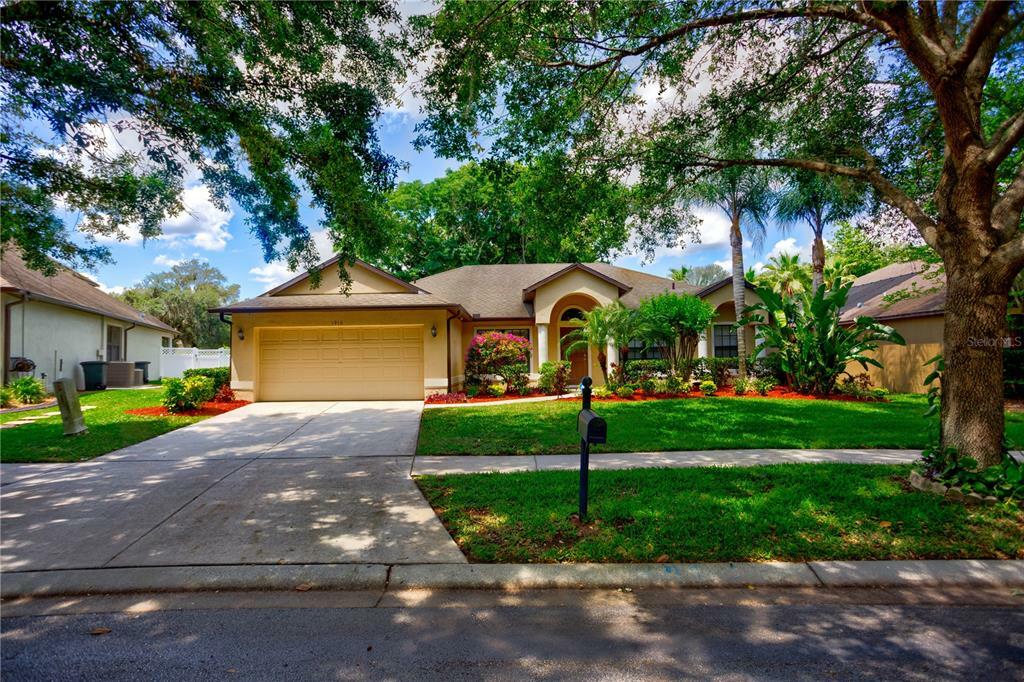 Property Photo:  1910 Abbey Trace Drive  FL 33527 