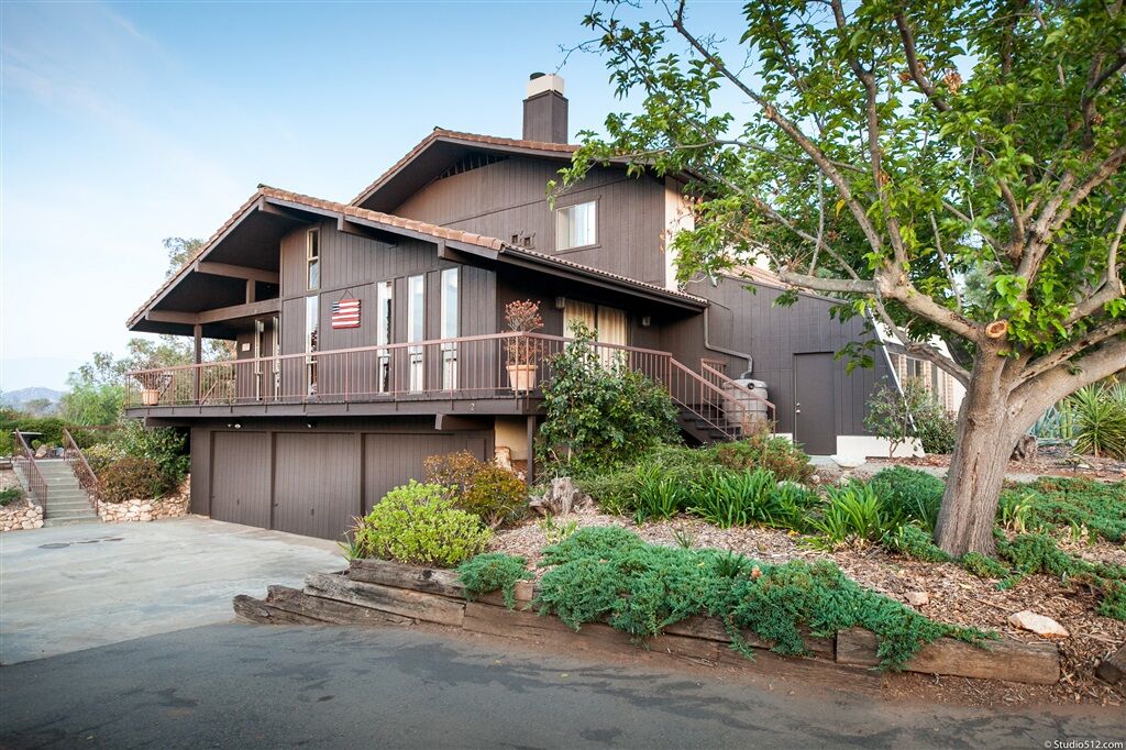 Property Photo:  28888 Pleasant Knoll  CA 92082 