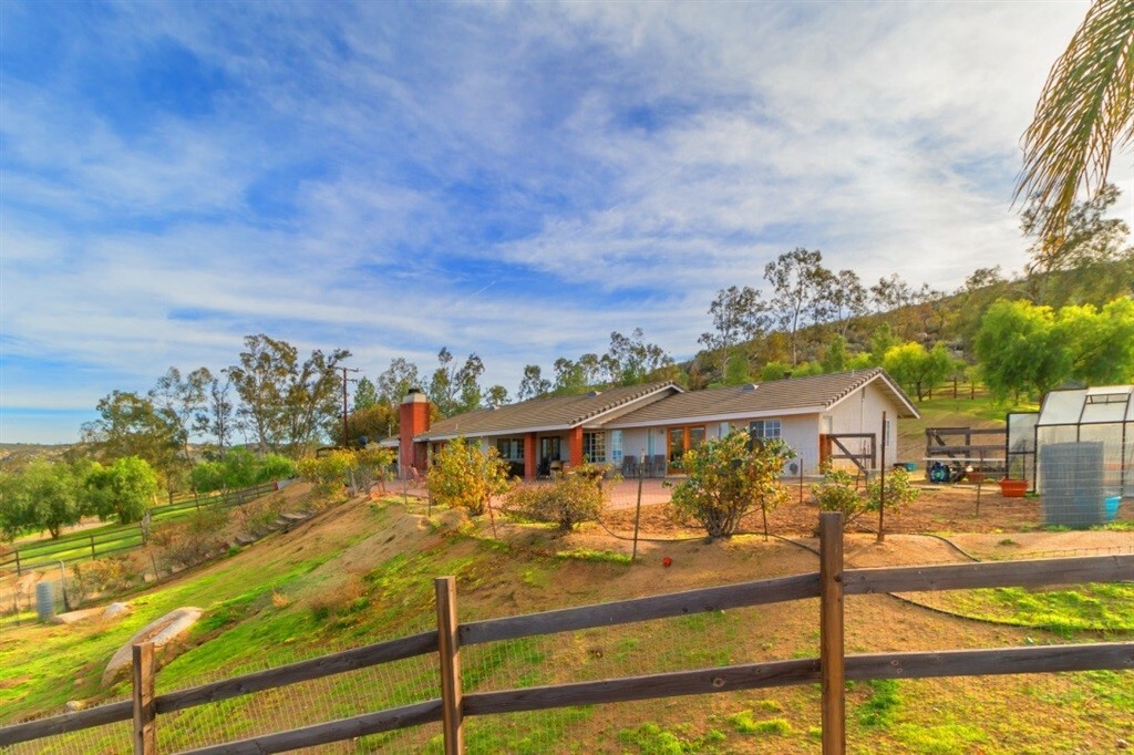 Property Photo: 33085 Chameleon Rd CA 92544