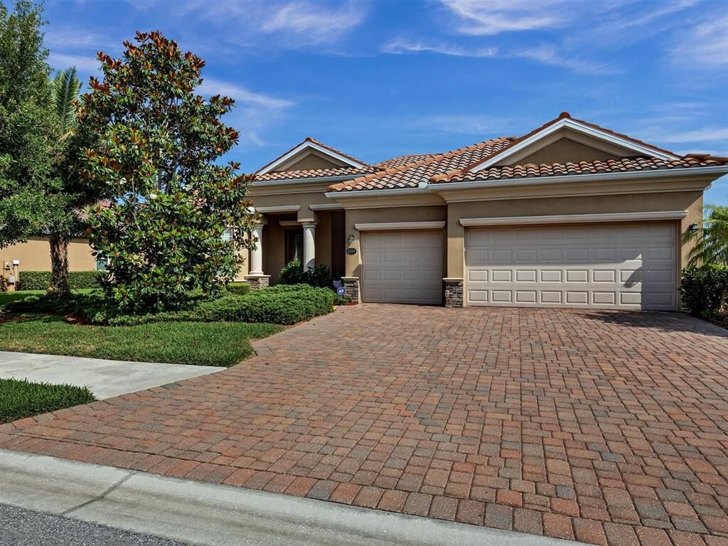 Property Photo:  8309 Heritage Grand Place  FL 34212 