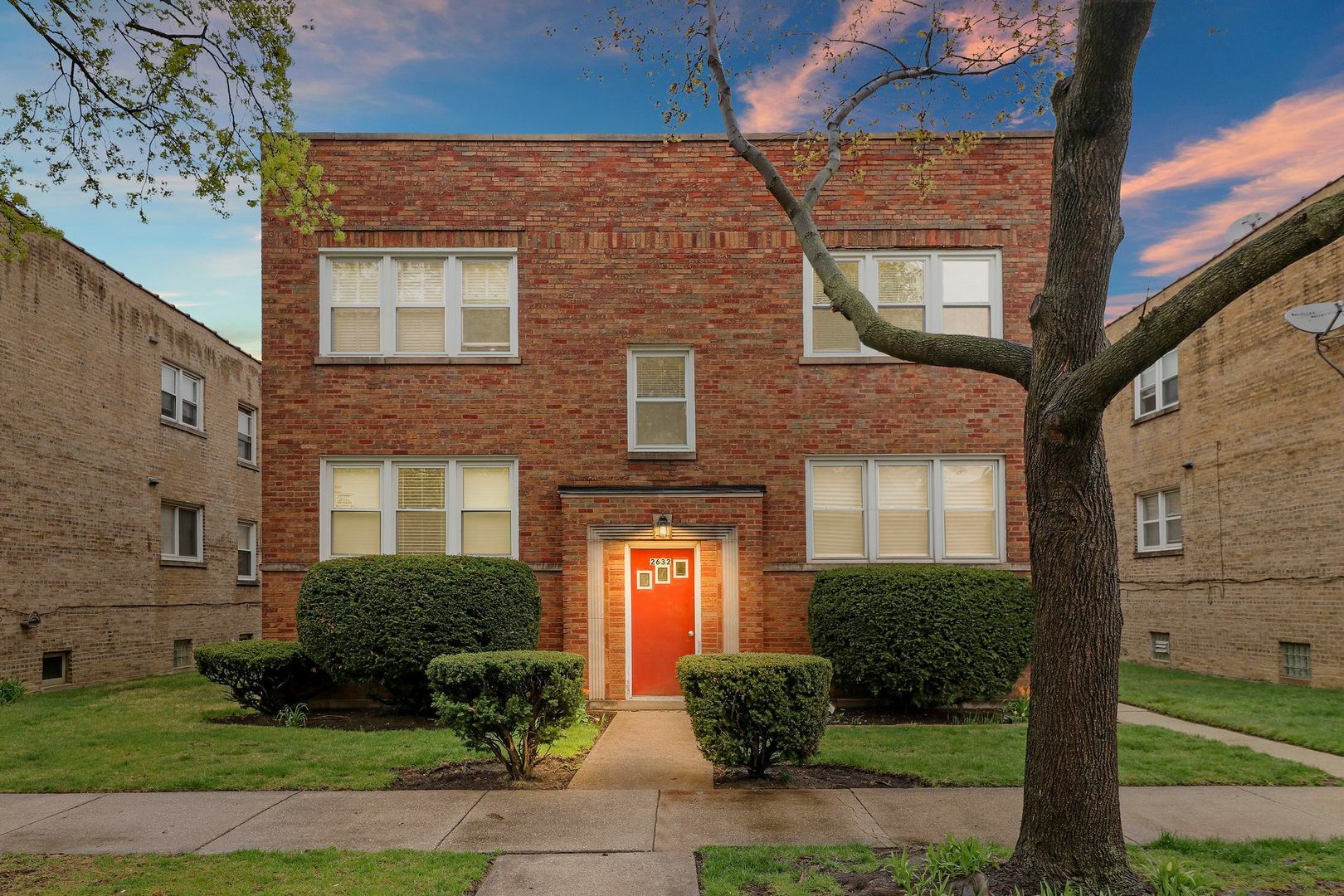 Property Photo: 2632 W Balmoral Avenue 1E IL 60625