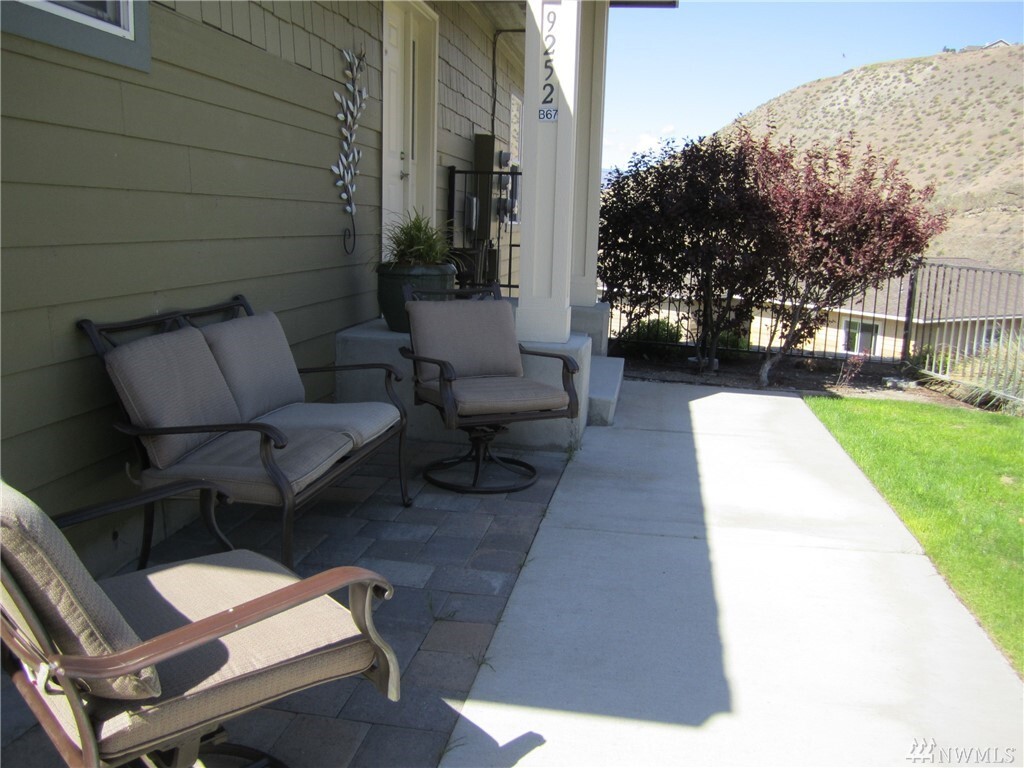 Property Photo: 9252 Red Cliff Dr NW B67 WA 98848