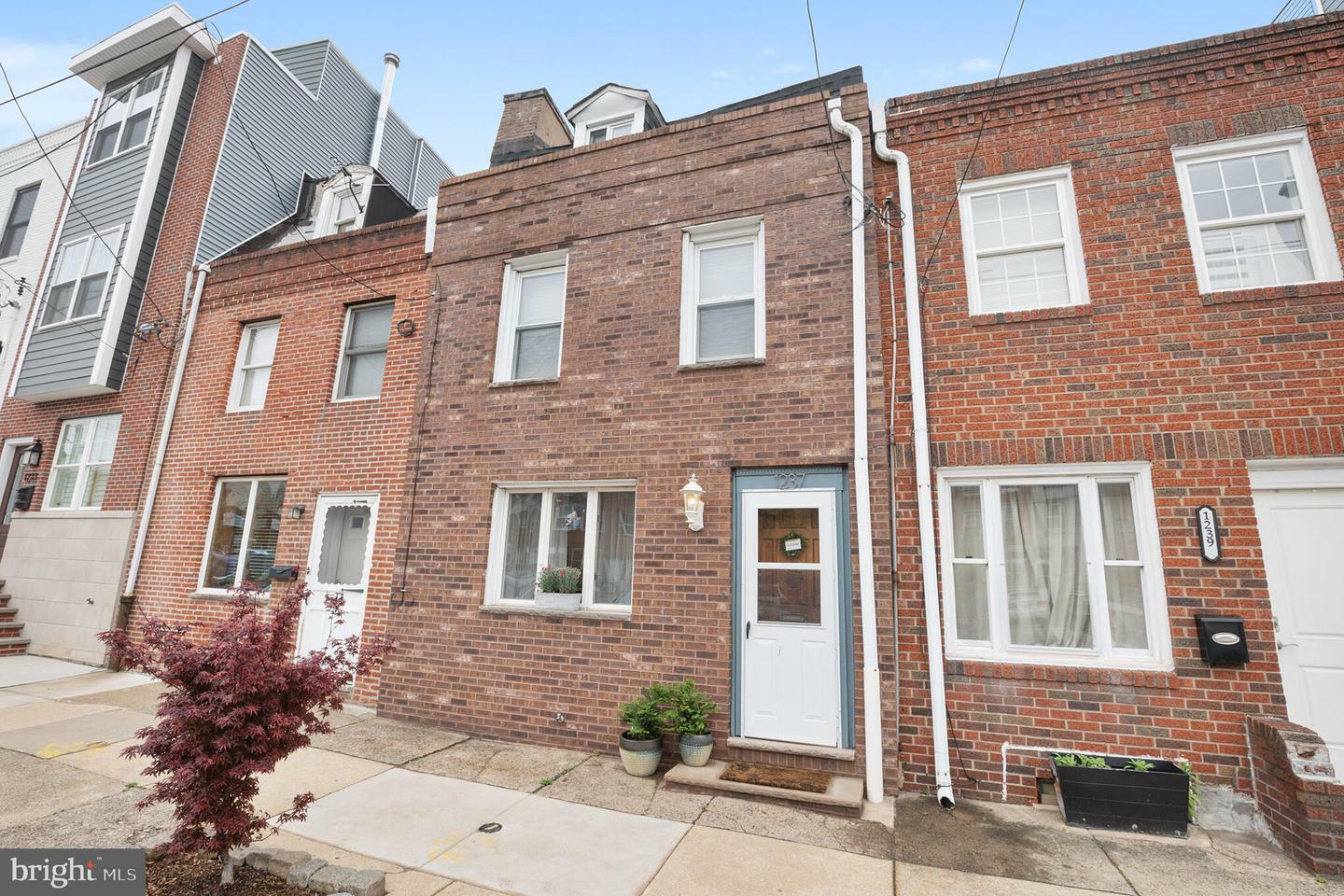 Property Photo:  1237 E Moyamensing Avenue  PA 19147 