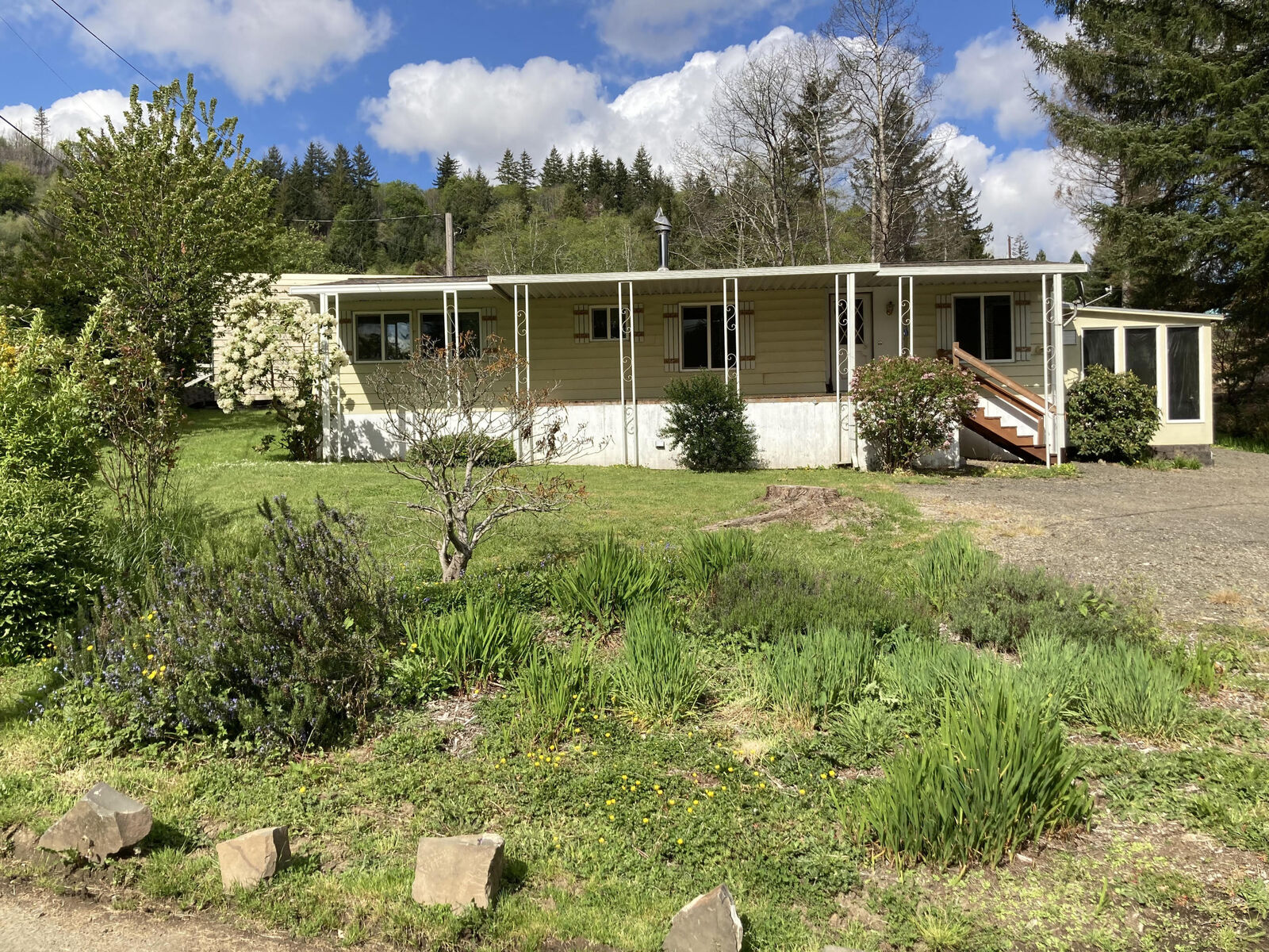 Property Photo:  463 N Panther Creek Road  OR 97368