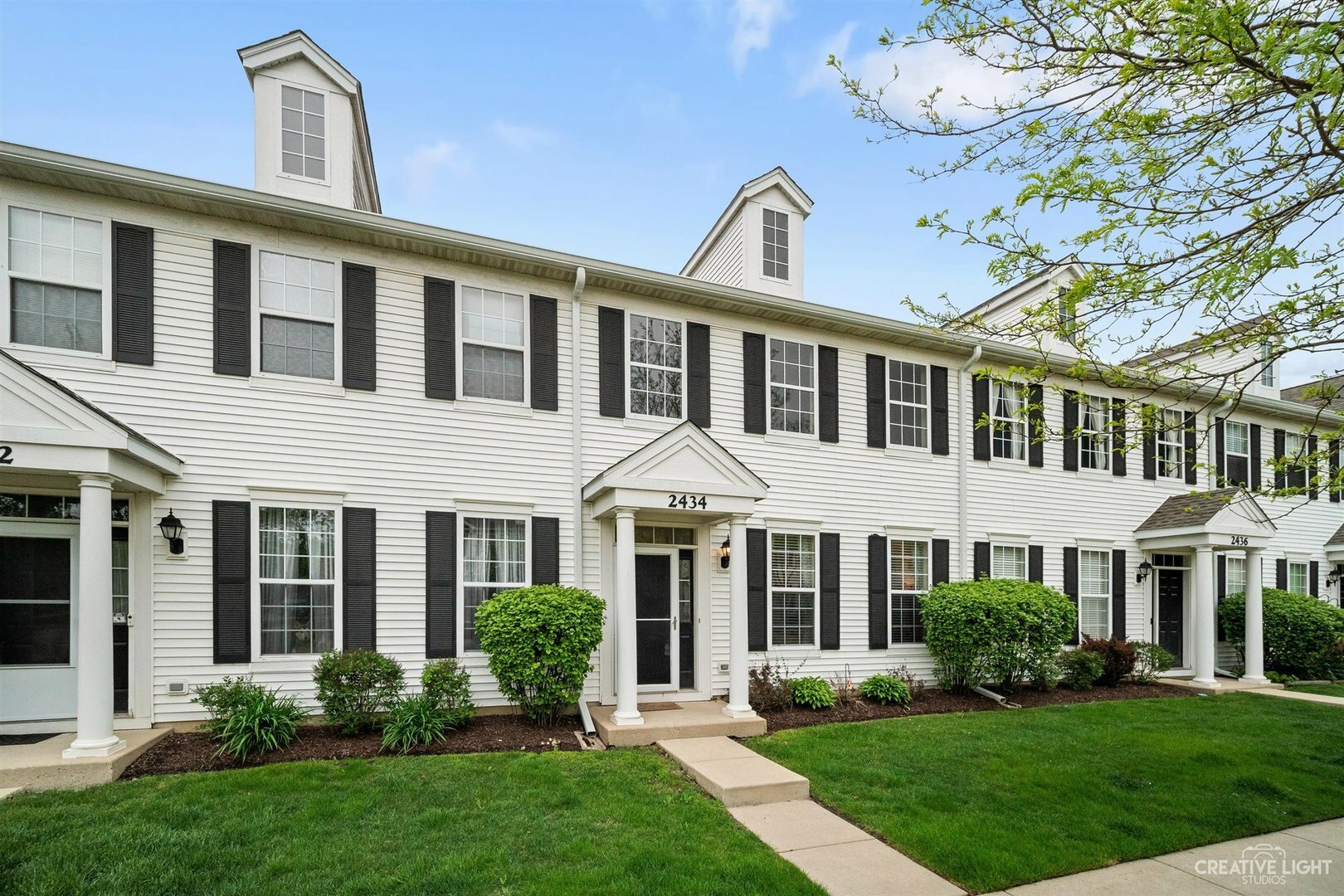 Property Photo: 2434 Georgetown Circle 2434 IL 60503