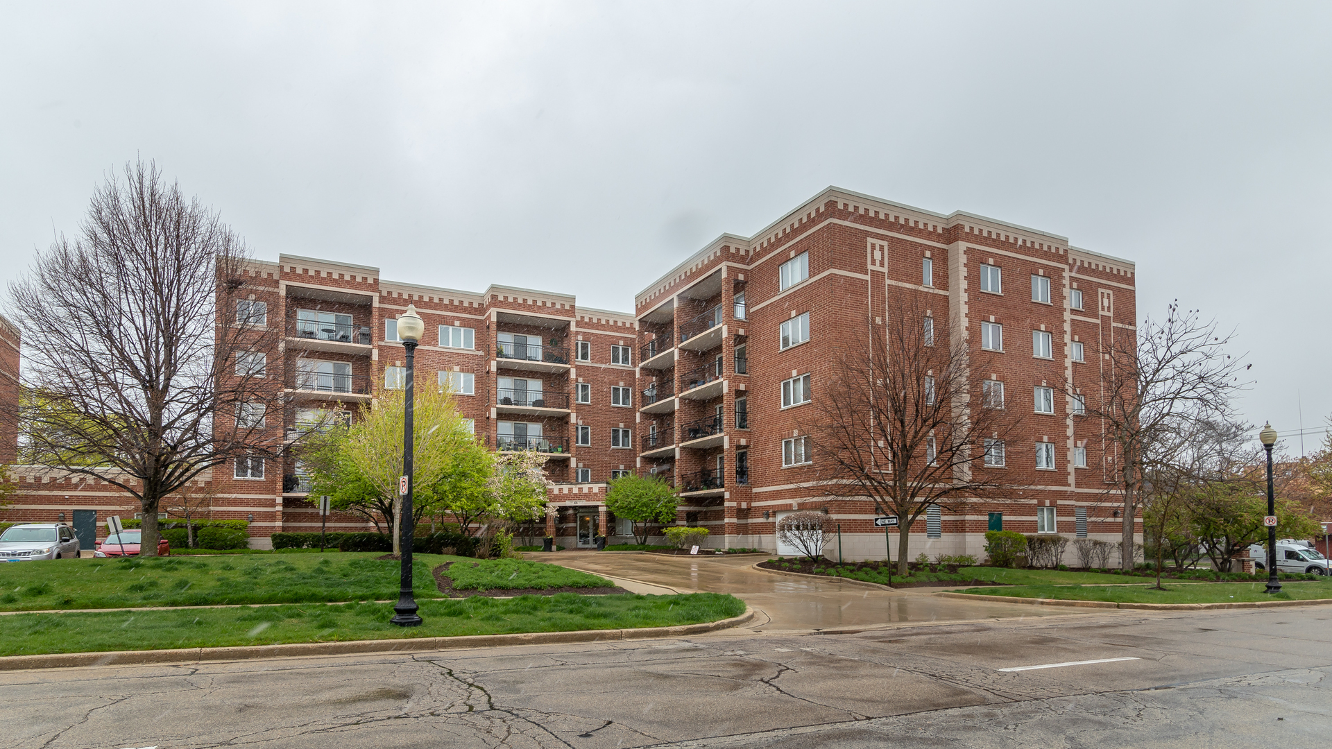 Property Photo:  405 W Front Street 3-206  IL 60187 