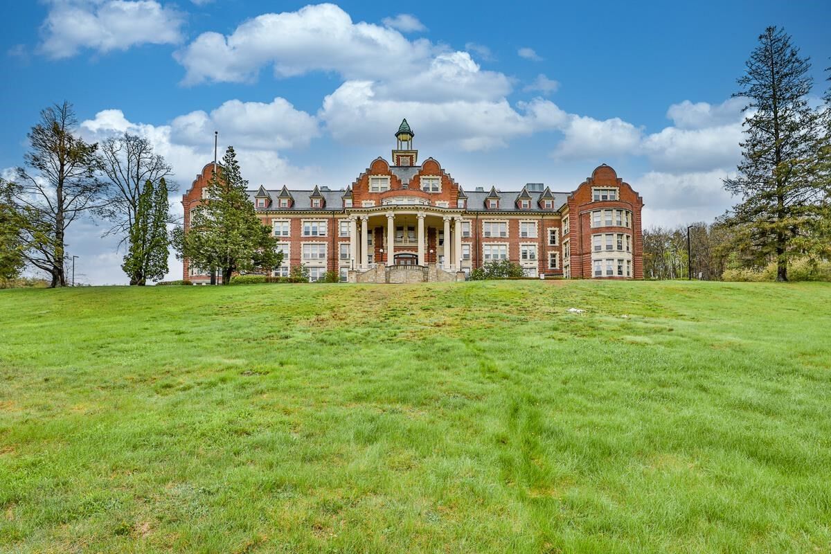 Property Photo:  15 Mount Saint Marys Way 101  NH 03106 