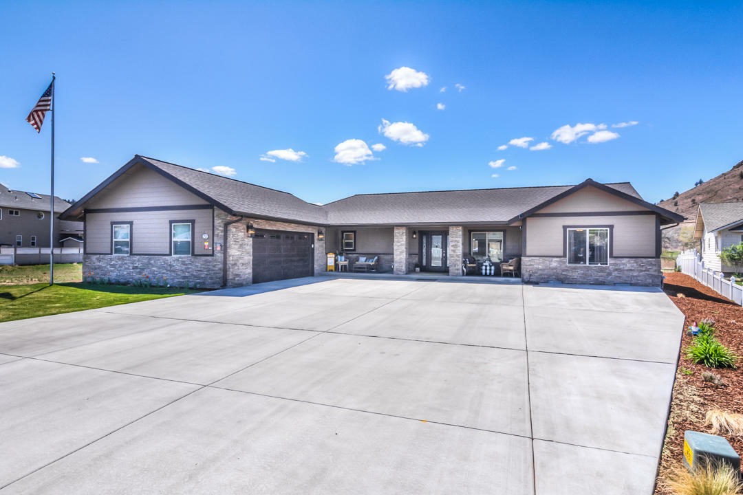 209 SW Meadow Lakes Drive  Prineville OR 97754 photo