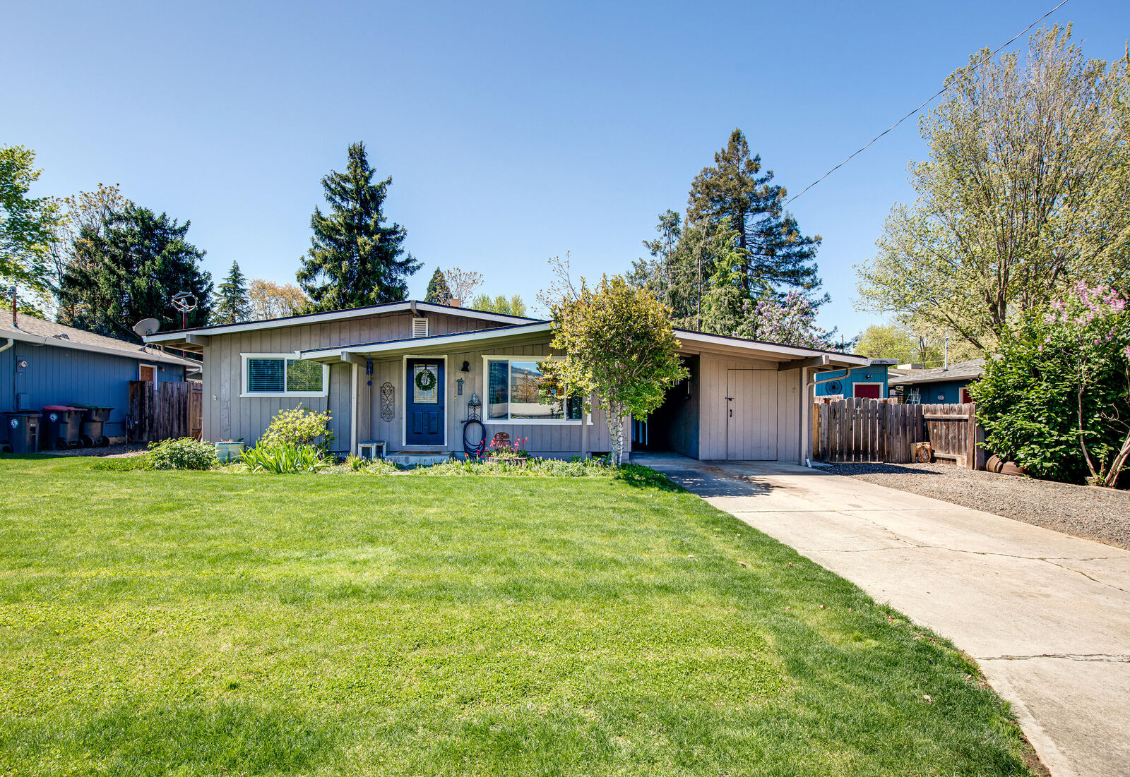 Property Photo:  140 S Church Street  OR 97535 