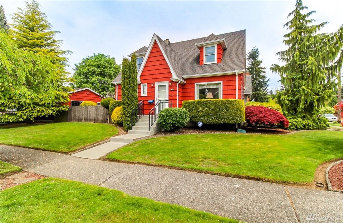 Property Photo:  1801 N Adams St  WA 98406 