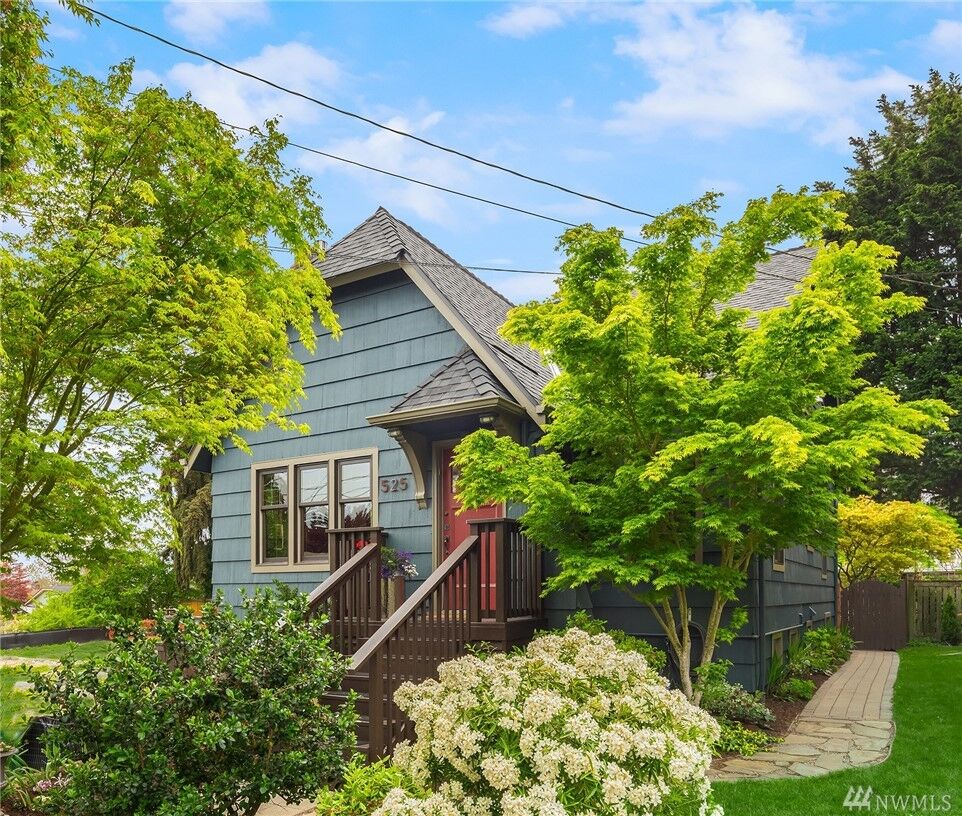 Property Photo:  525 N 71st St  WA 98103 