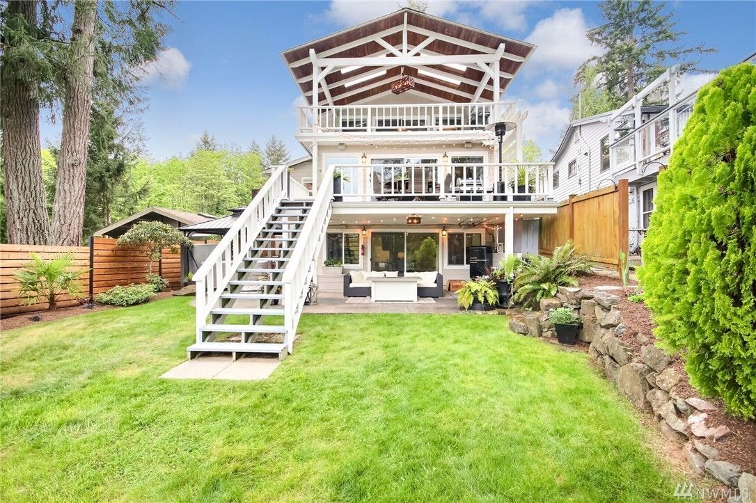 Property Photo:  25618 Lake Wilderness Lane SE  WA 98038 