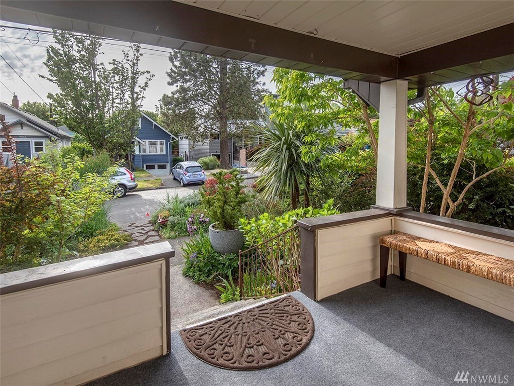 Property Photo: 7044 Mary Ave NW WA 98117