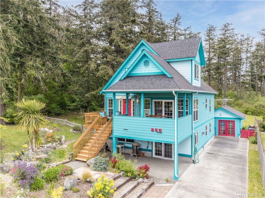 Property Photo:  850 10th St  WA 98368 