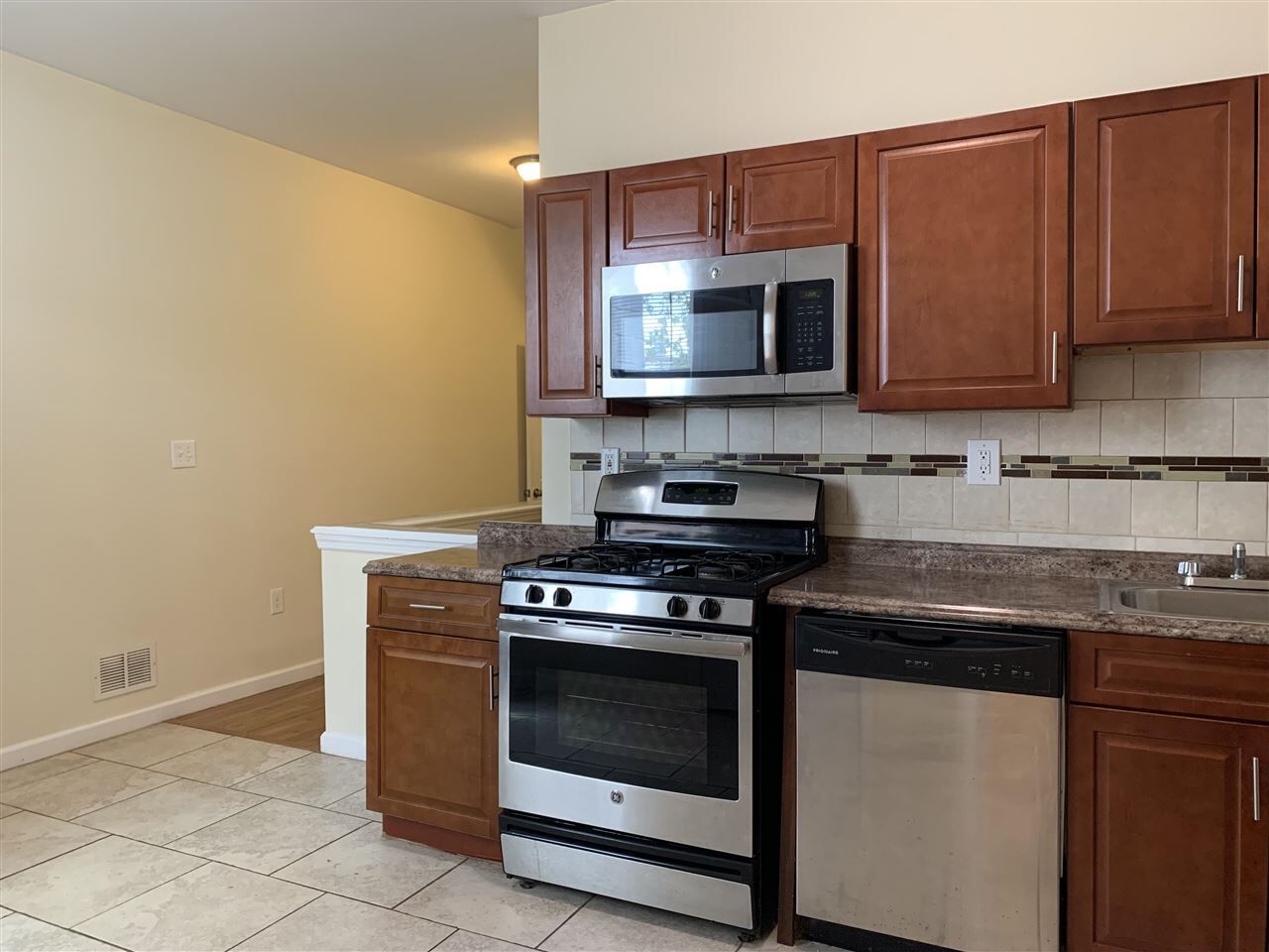 Property Photo: 91 Leonard St 1 NJ 07307-1111