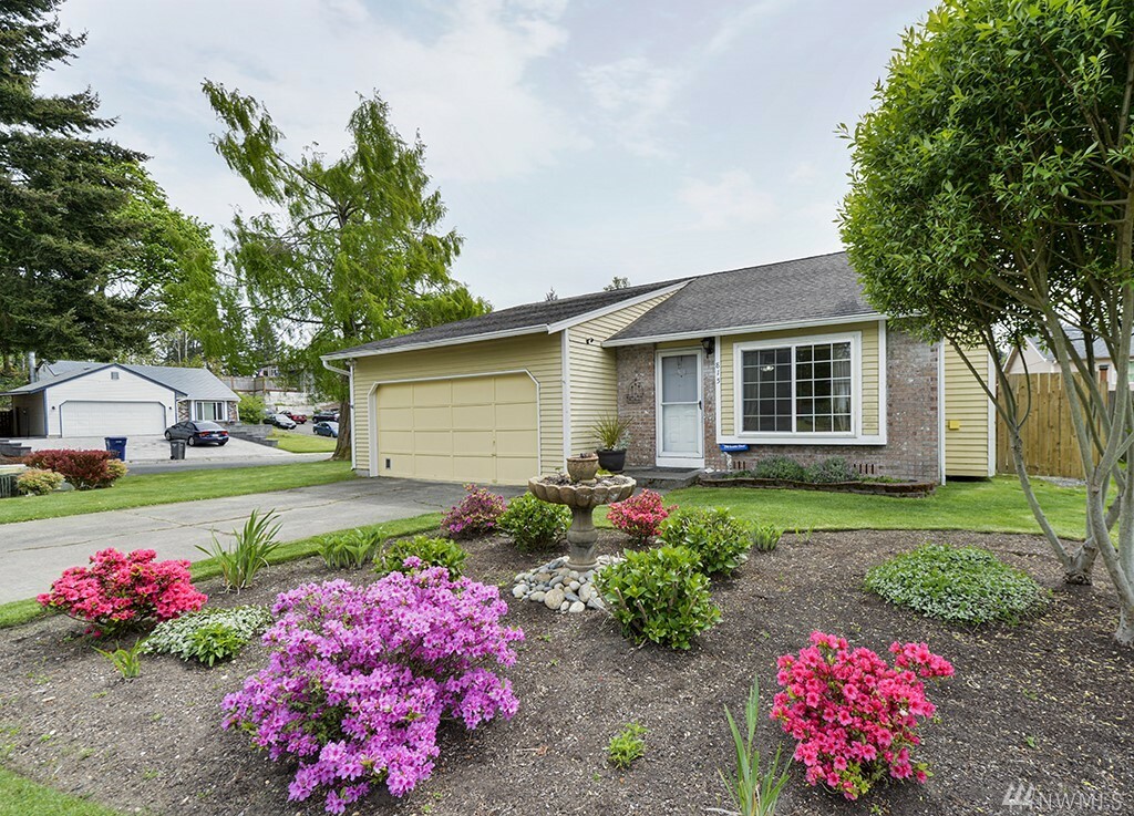 Property Photo: 815 SW 317th Place WA 98023