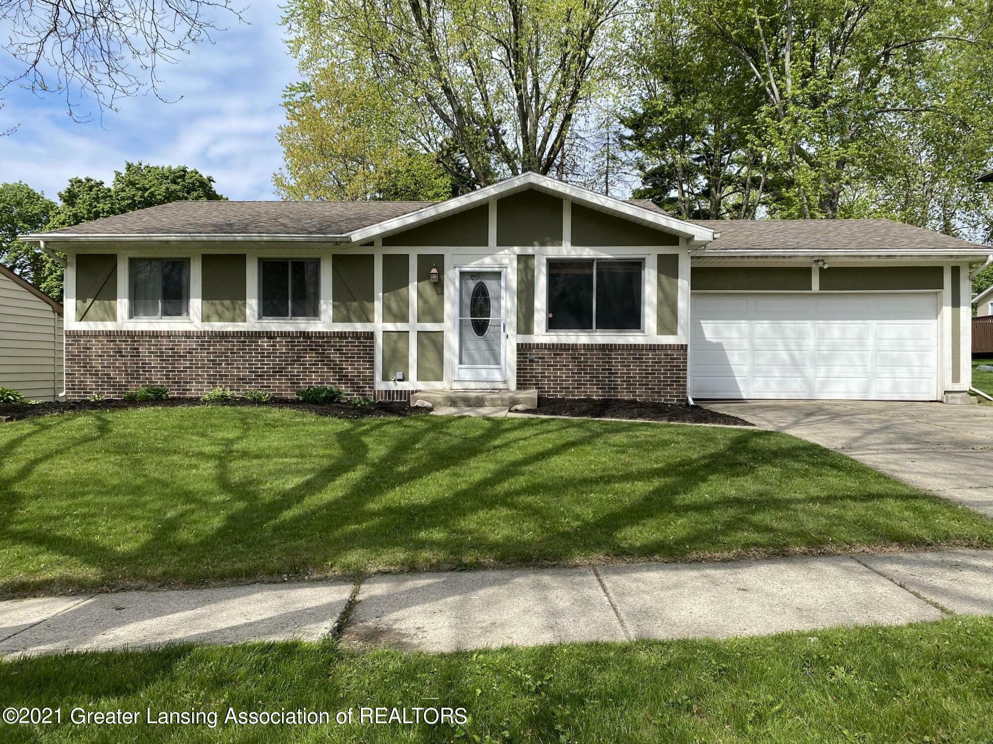 Property Photo:  2101 Beacon Hill Drive  MI 48906 