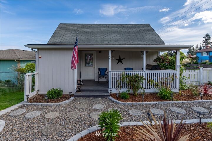 Property Photo: 724 S Chambers Street WA 98362