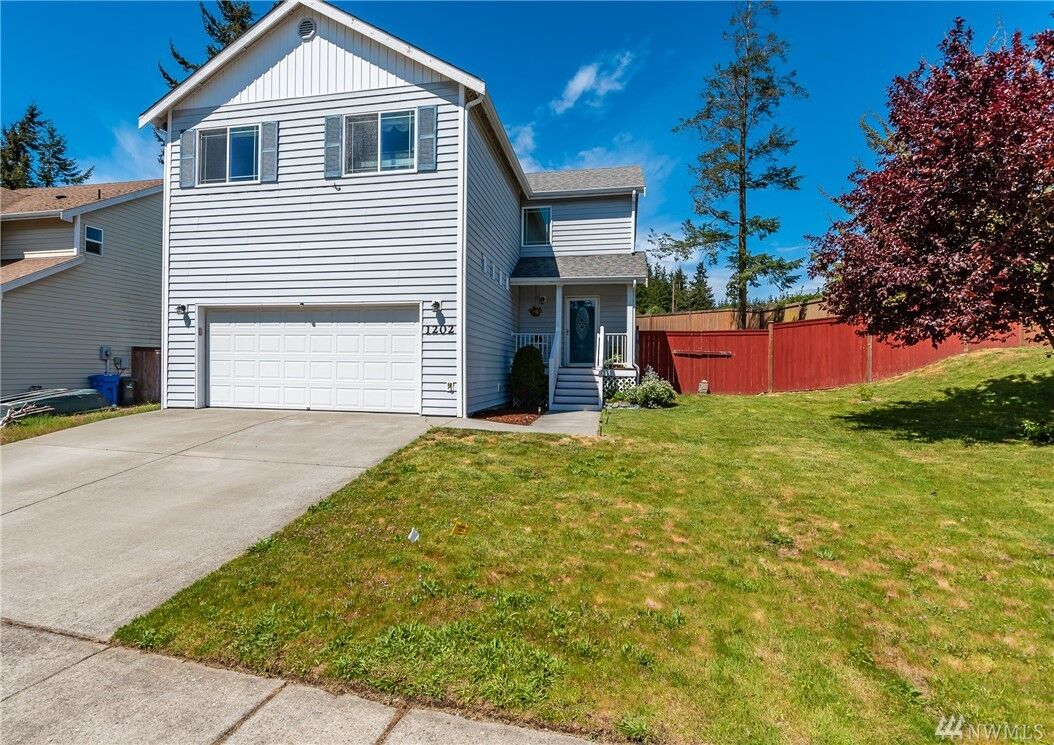 Property Photo: 1202 NW Redwing Dr WA 98277