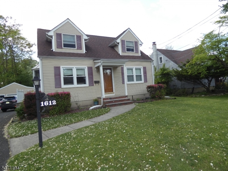 Property Photo:  1612 Ford Ave  NJ 07080 