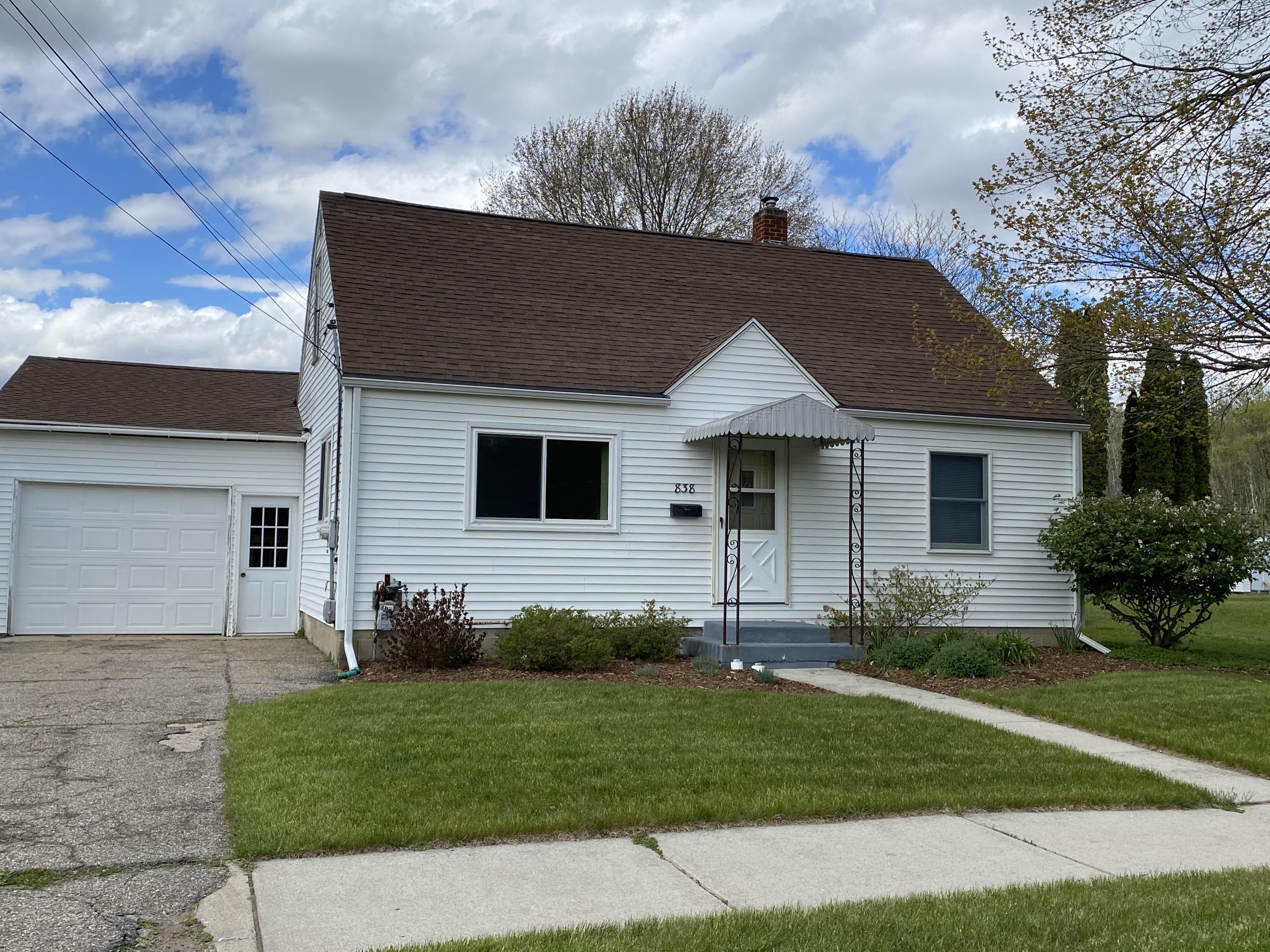 Property Photo: 838 Harrison Street MI 48809