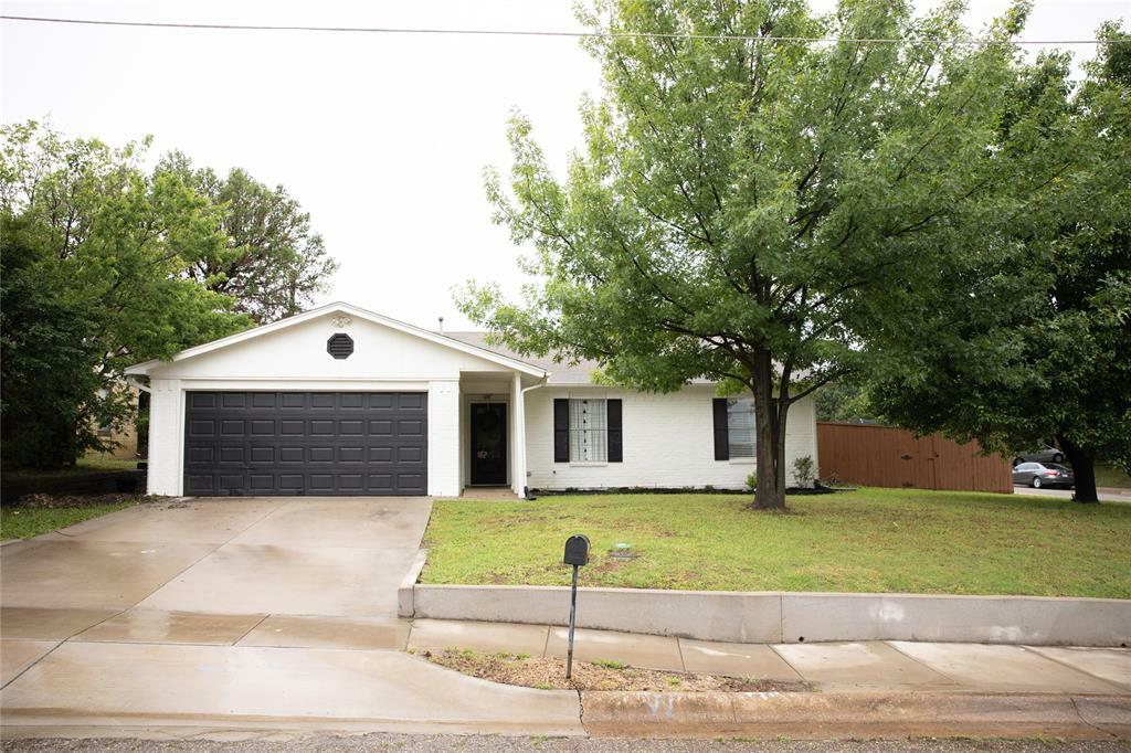 Property Photo: 811 Mack Drive TX 76209