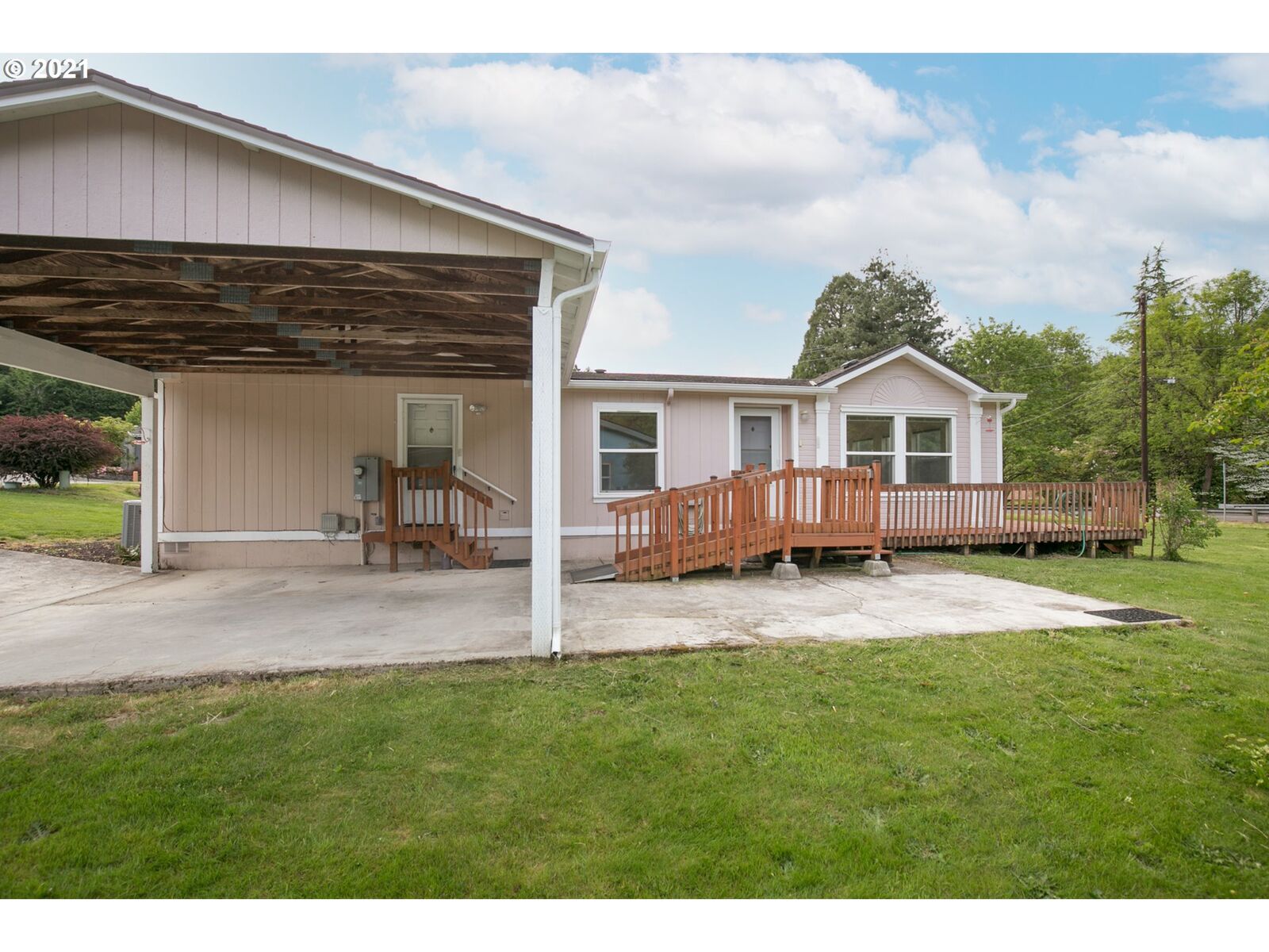 Property Photo: 22 S Gee Creek Loop WA 98642