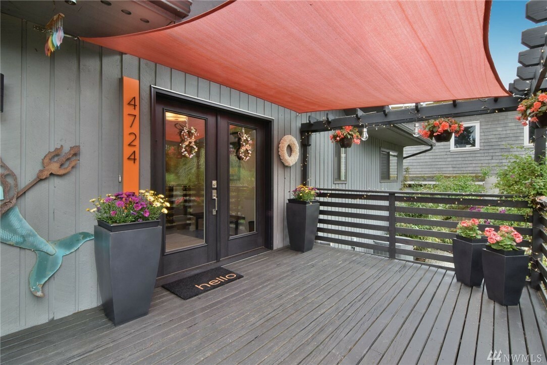 Property Photo:  4724 Commercial Ave  WA 98203 