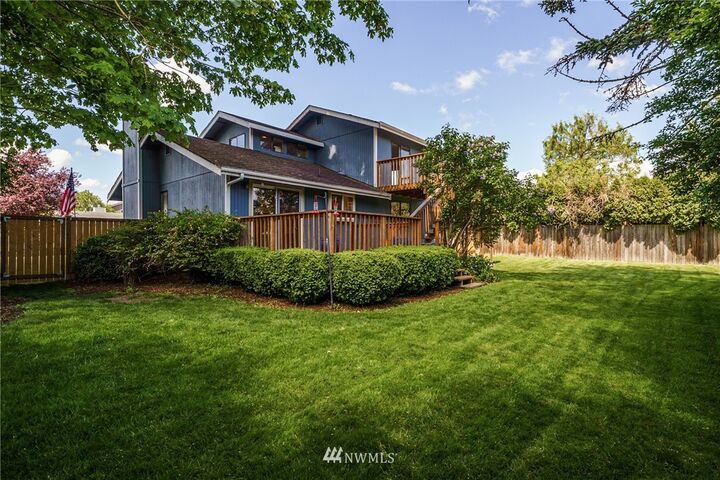 Property Photo:  513 Charwila Lane  WA 98022 