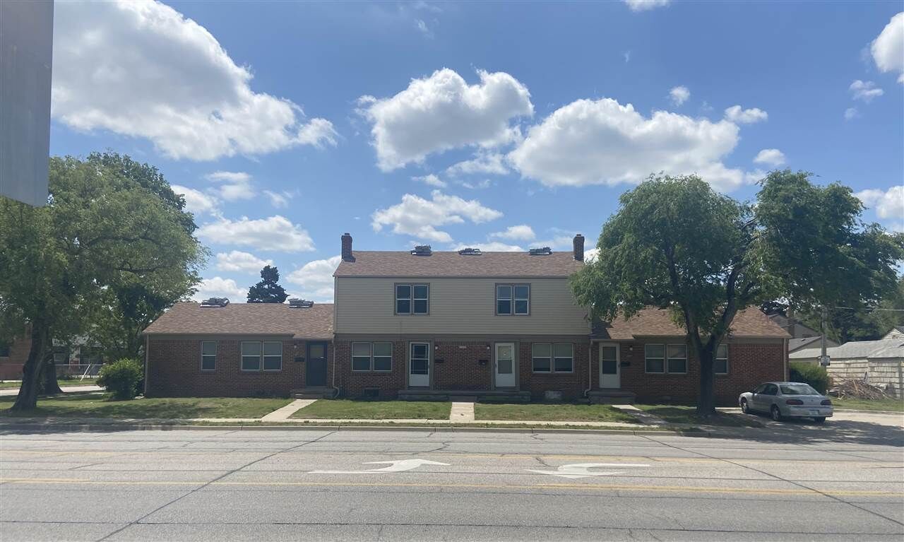 Property Photo:  2815 E Harry  KS 67211 