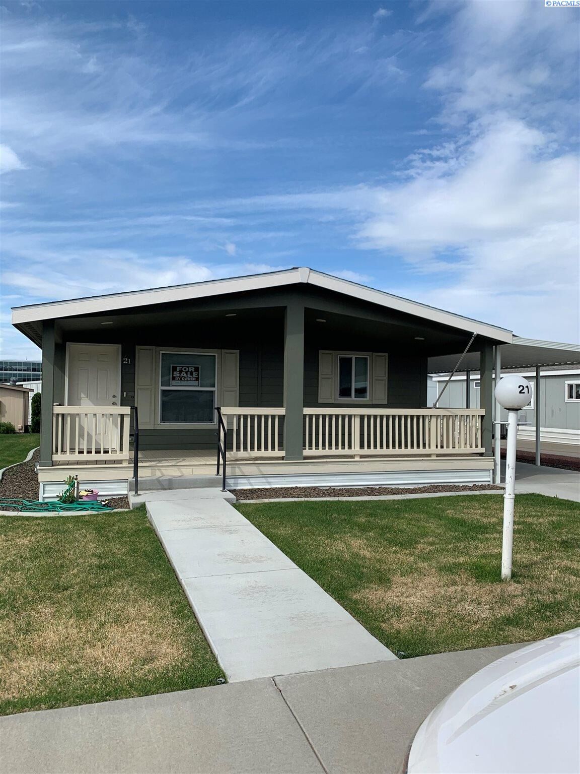 Property Photo: 312 S Columbia Center Blvd WA 99336