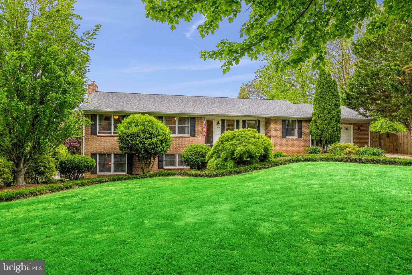 Property Photo:  17030 Highland Circle  VA 20129 