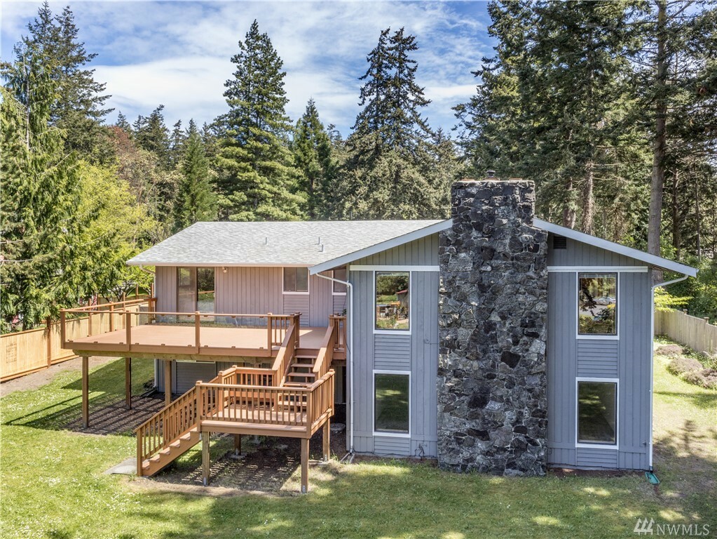 Property Photo:  1801 Rosewood St  WA 98368 