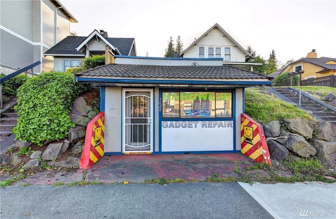 Property Photo: 3618 Rucker Ave WA 98201