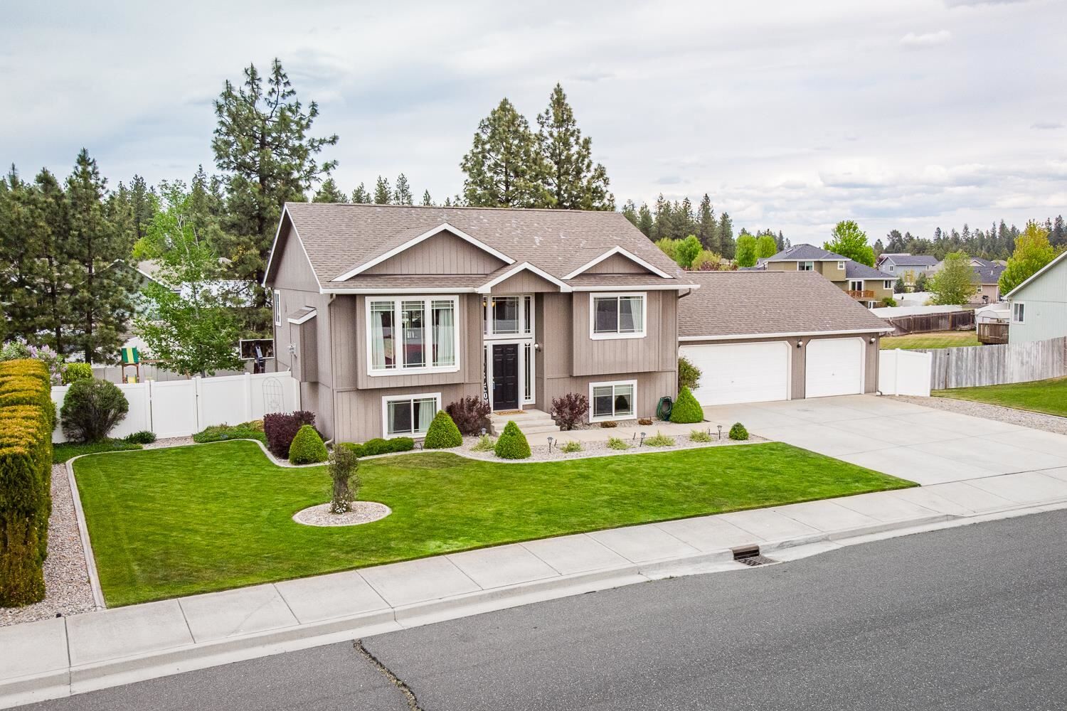 Property Photo: 25 E Handy Rd WA 99005