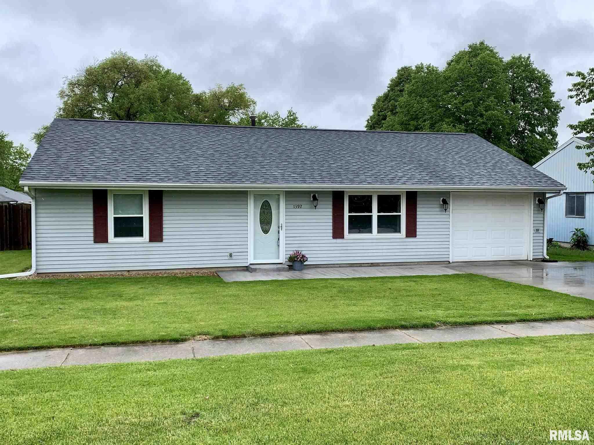 Property Photo:  1392 N Farnham  IL 61401 