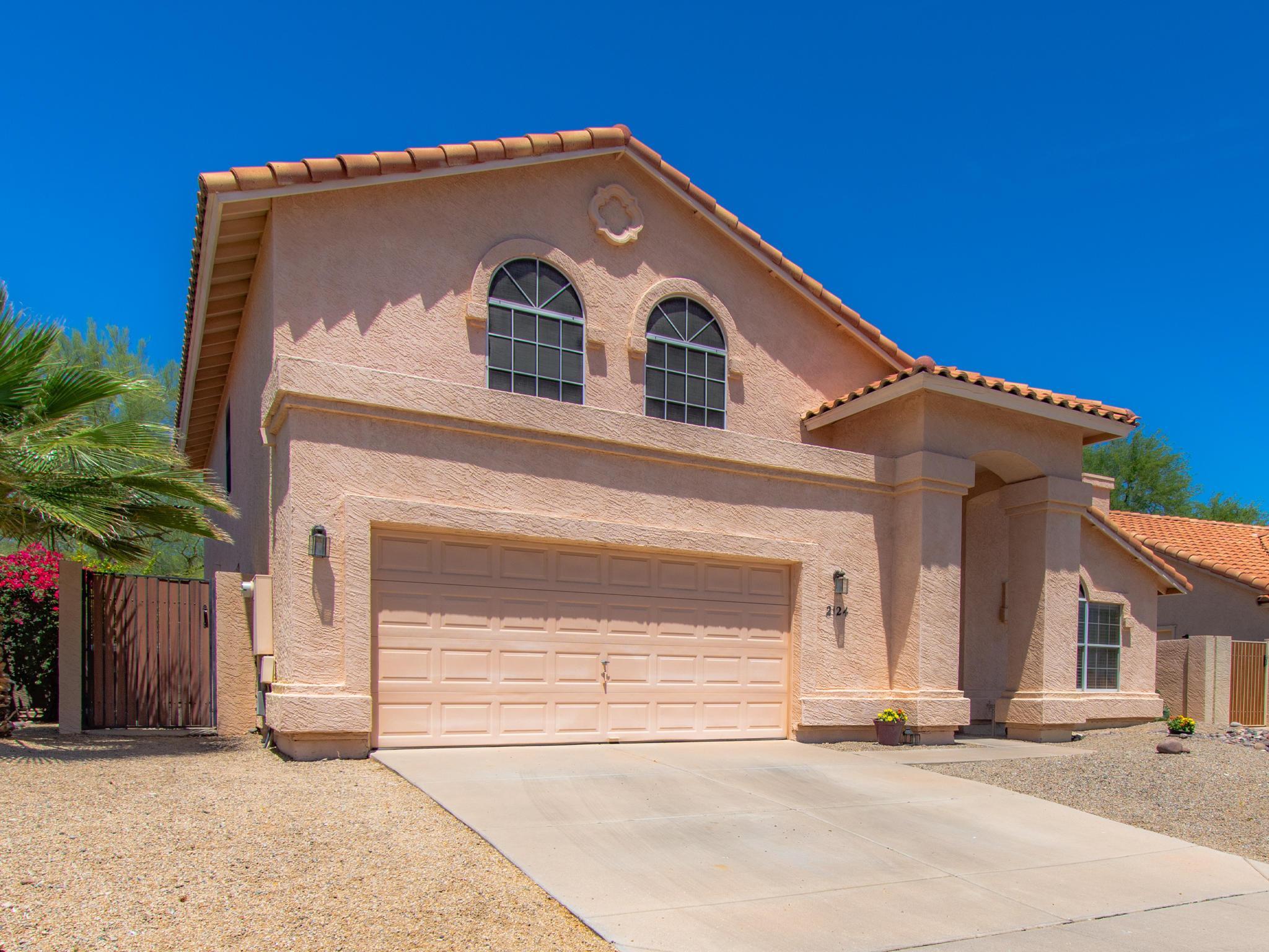 Property Photo: 2124 E Cathedral Rock Drive AZ 85048