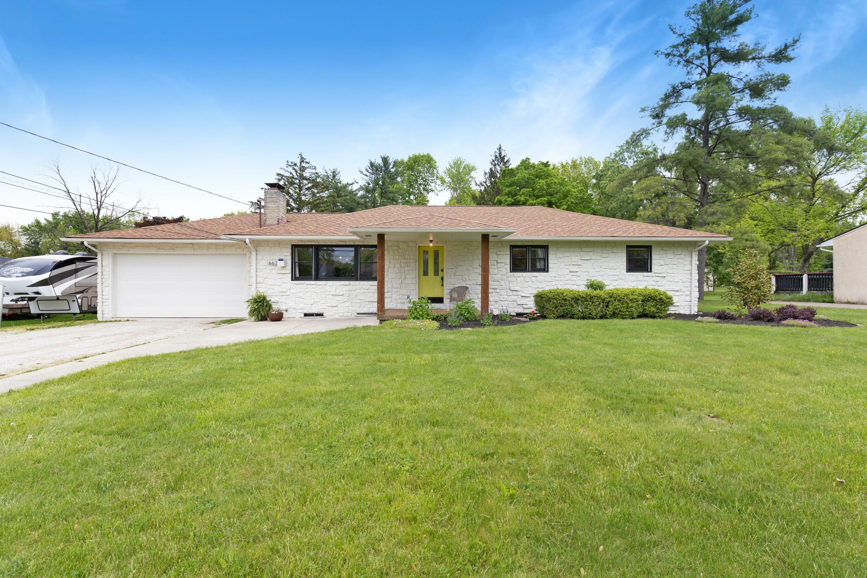 Property Photo: 662 E College Avenue OH 43081
