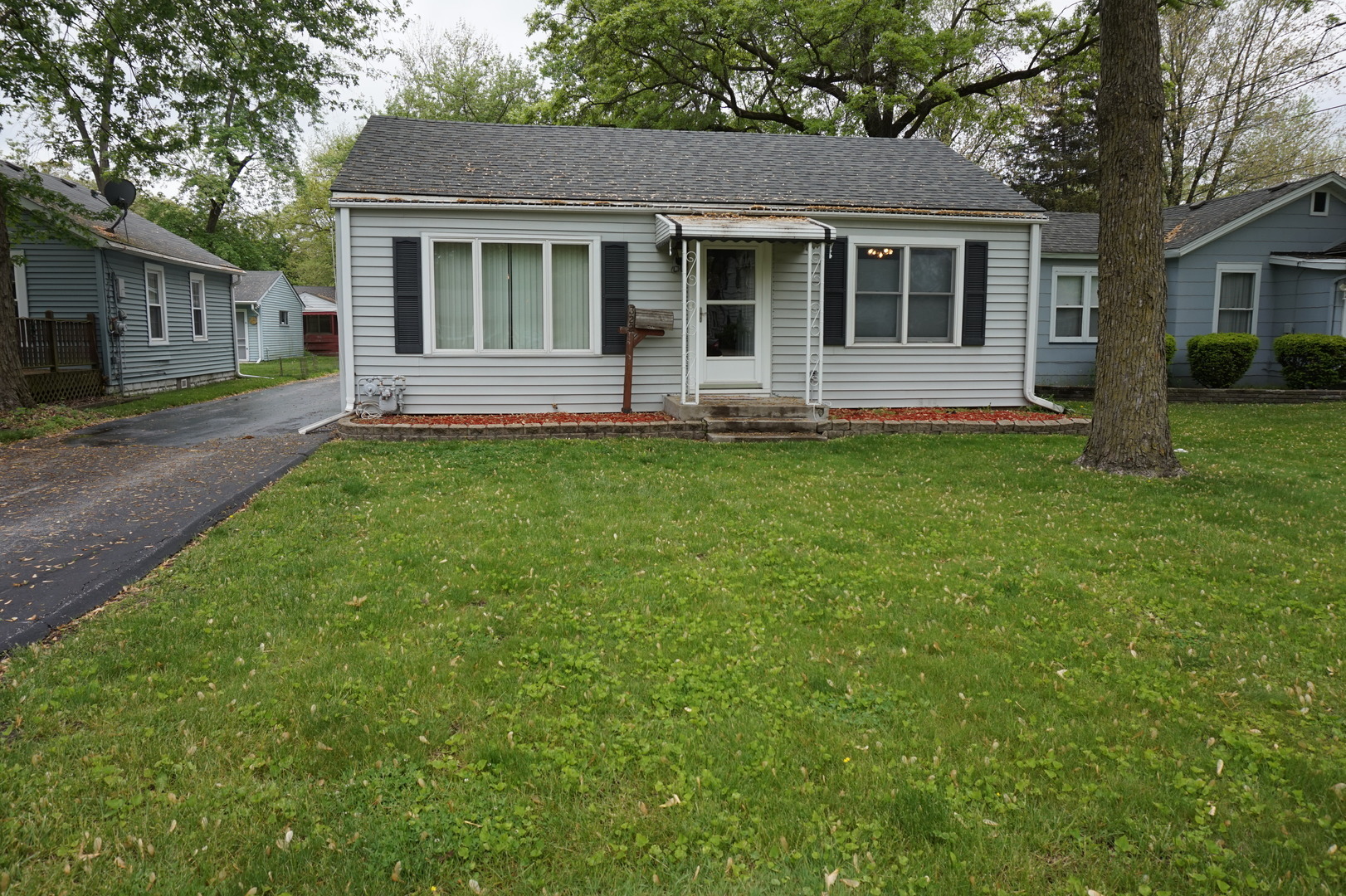 Property Photo:  322 Brownell Street  IL 60476 