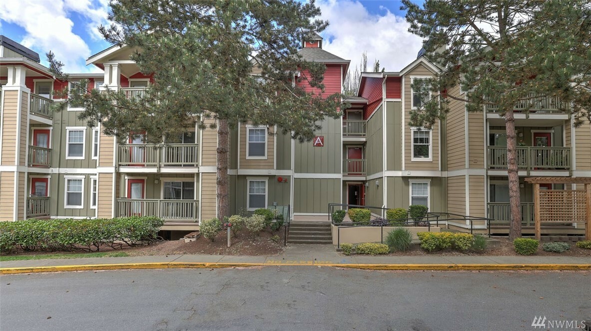 Property Photo:  7711 NE 175th St A302  WA 98028 