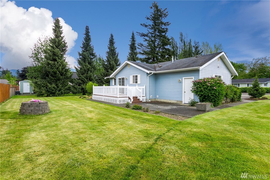 Property Photo:  304 Harrison St  WA 98276 