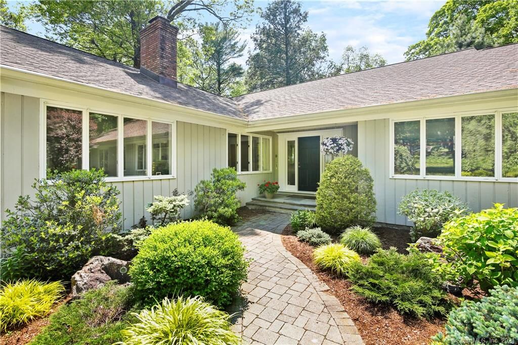 Property Photo:  9 Elm Drive  CT 06612 