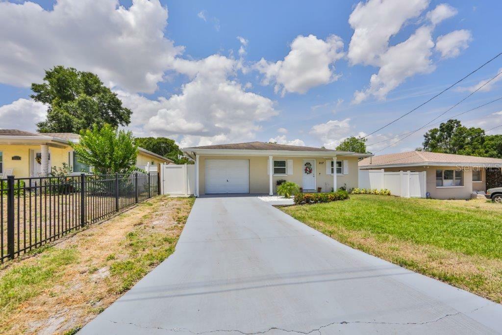 Property Photo:  2117 W Cordelia Street  FL 33607 