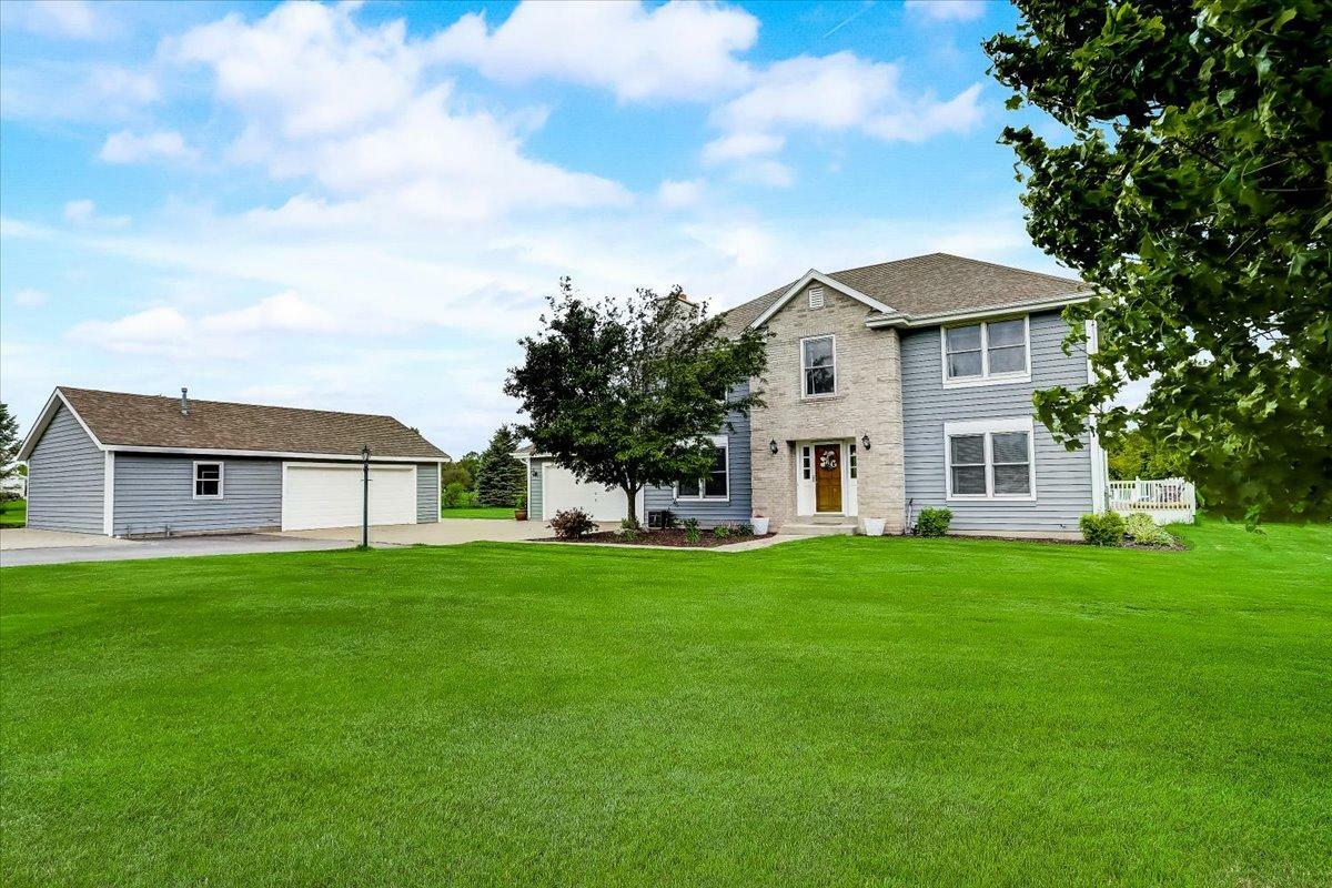 Property Photo:  W326s4013 Spring Ridge Ct  WI 53189 